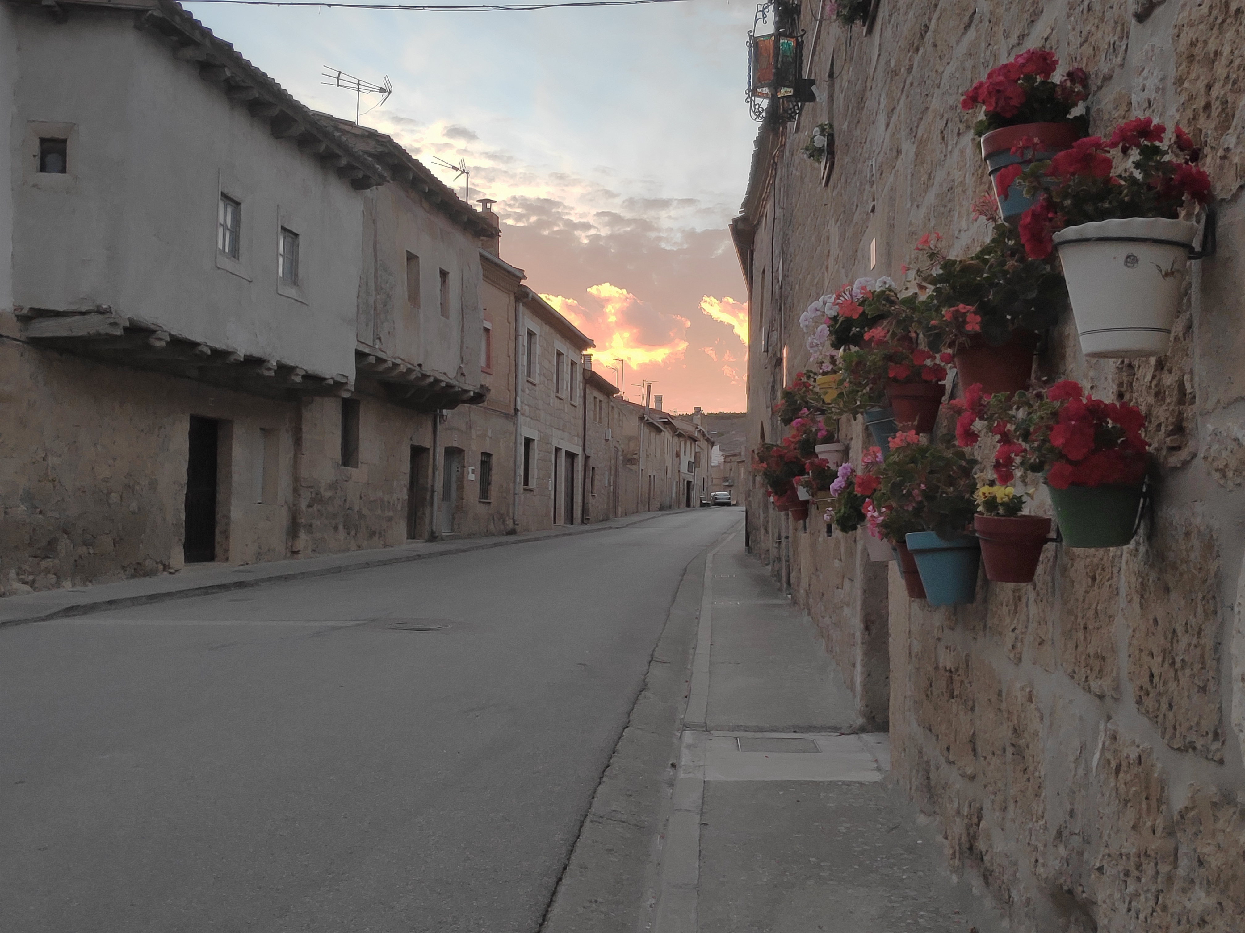Fachadas de viviendas de Hornillos del Camino